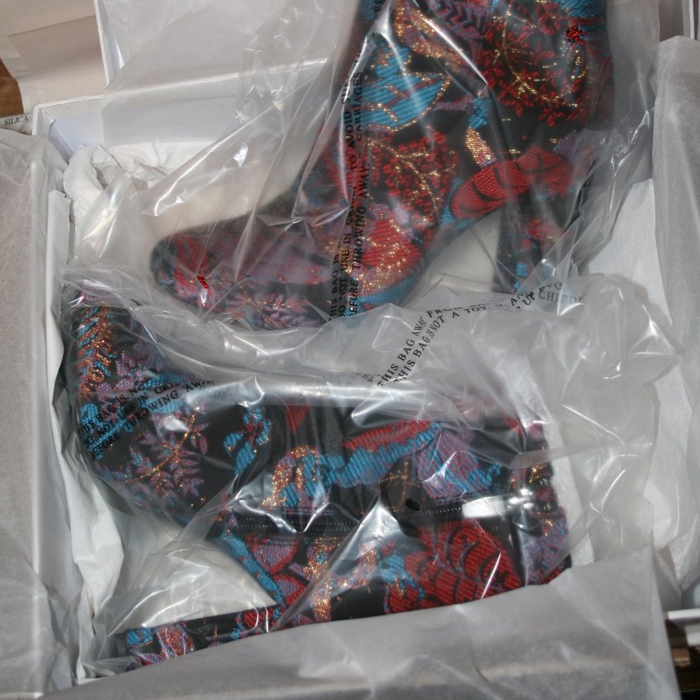 NEIMAN MARCUS Bucasia Floral Brocade Booties 6B - Picture 5 of 8